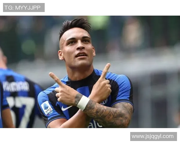 巴西足球球星颜值排名分析：球场上的魅力与才华如何兼得