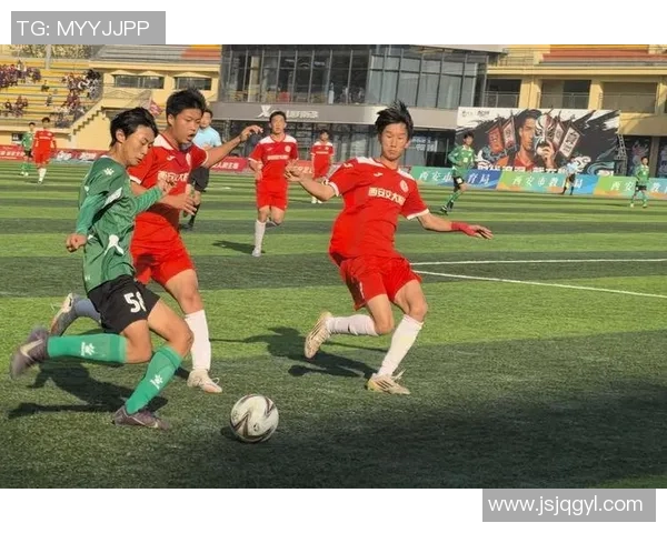 绿茵笑语时刻盘点足球巨星赛场内外的欢乐瞬间