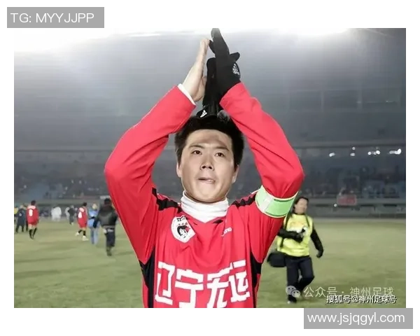 足球历史上踢破网的传奇球星是谁 他如何创造这一惊艳瞬间